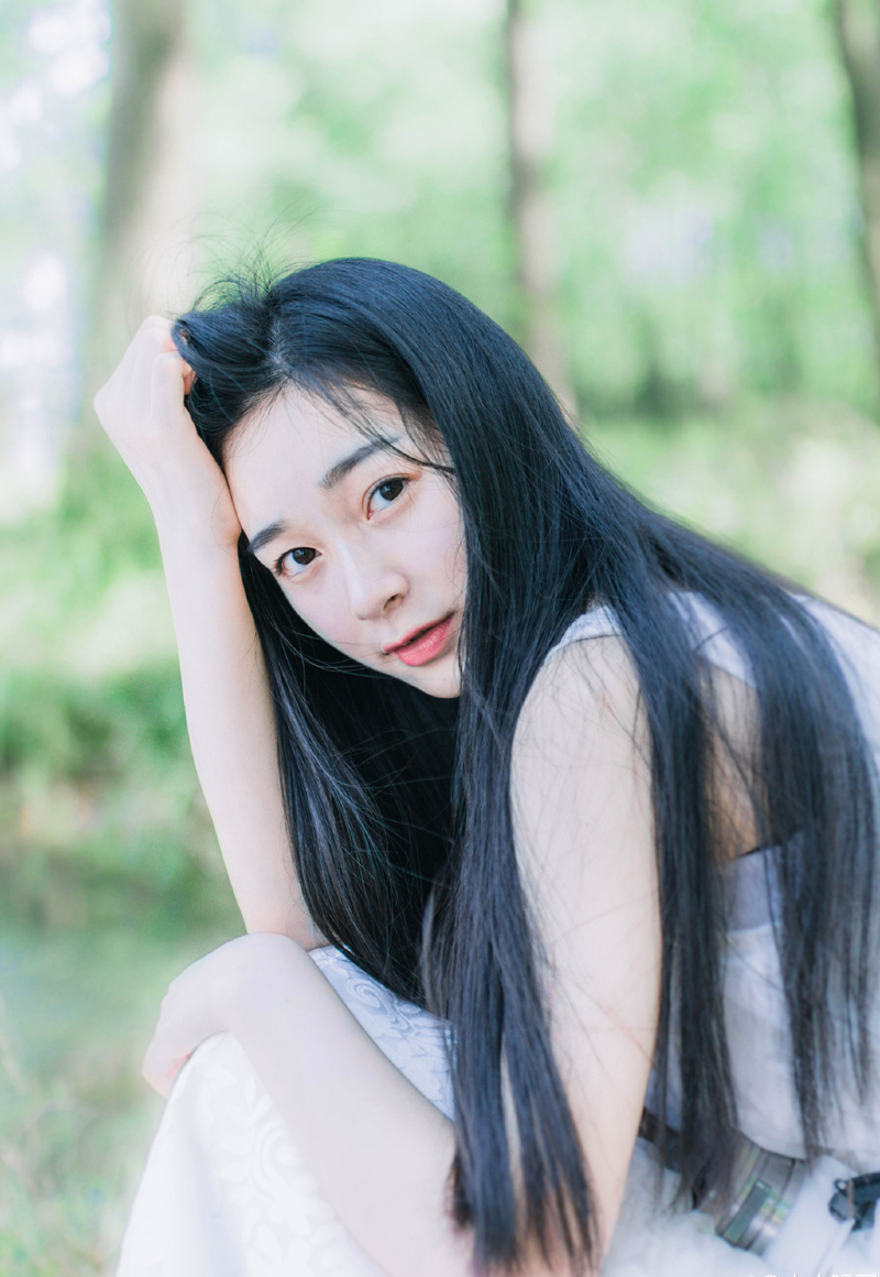 “冤家，你何时将我娶入府中？省的现在这样偷偷摸摸，见你一面，还要跟那混人找寻借口。”略带娇喘的声音听在刘璝的耳朵里，却不啻于平地惊雷，那声音，竟是如此的熟悉。